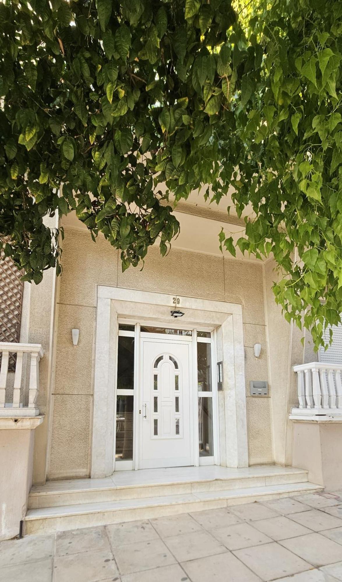 Apartment Cozy And Quiet , Convenient Location In Athens