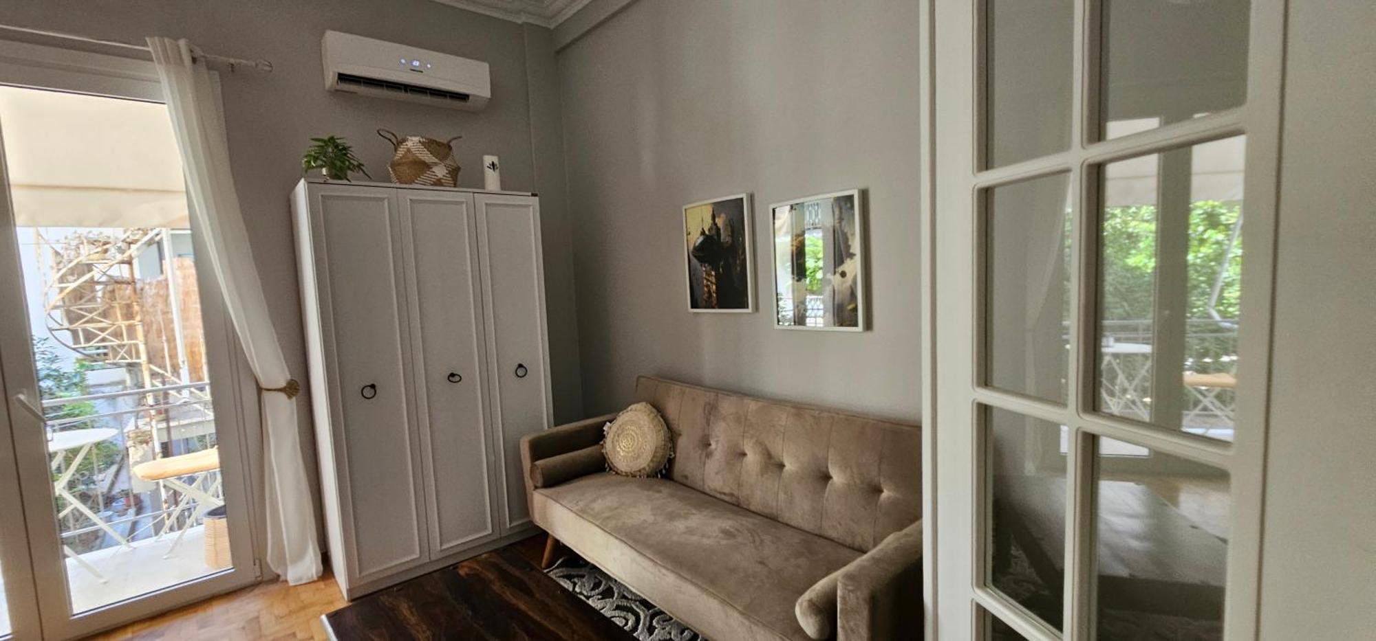 Apartment Cozy And Quiet , Convenient Location In *