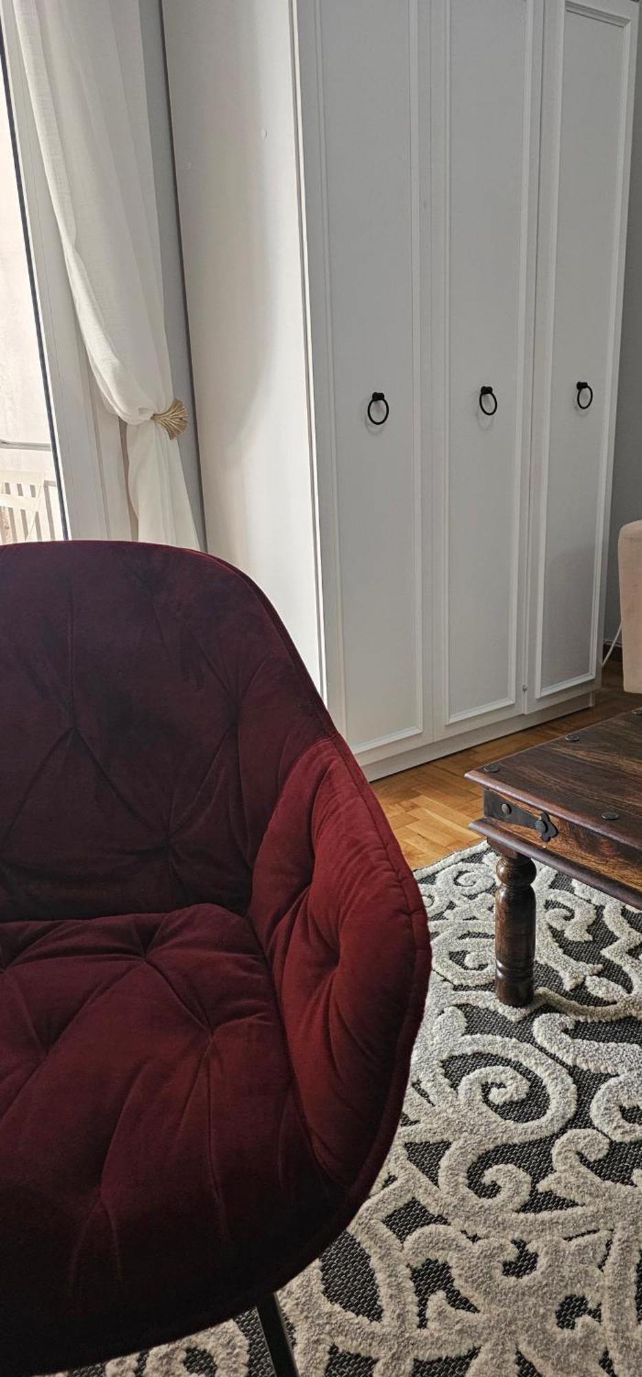 Apartment Cozy And Quiet , Convenient Location In