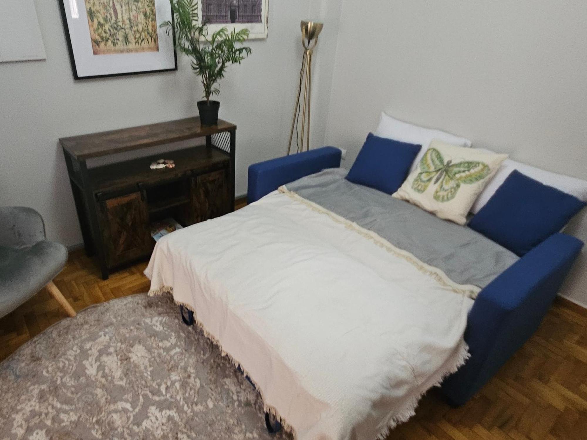 Apartment Cozy And Quiet , Convenient Location In