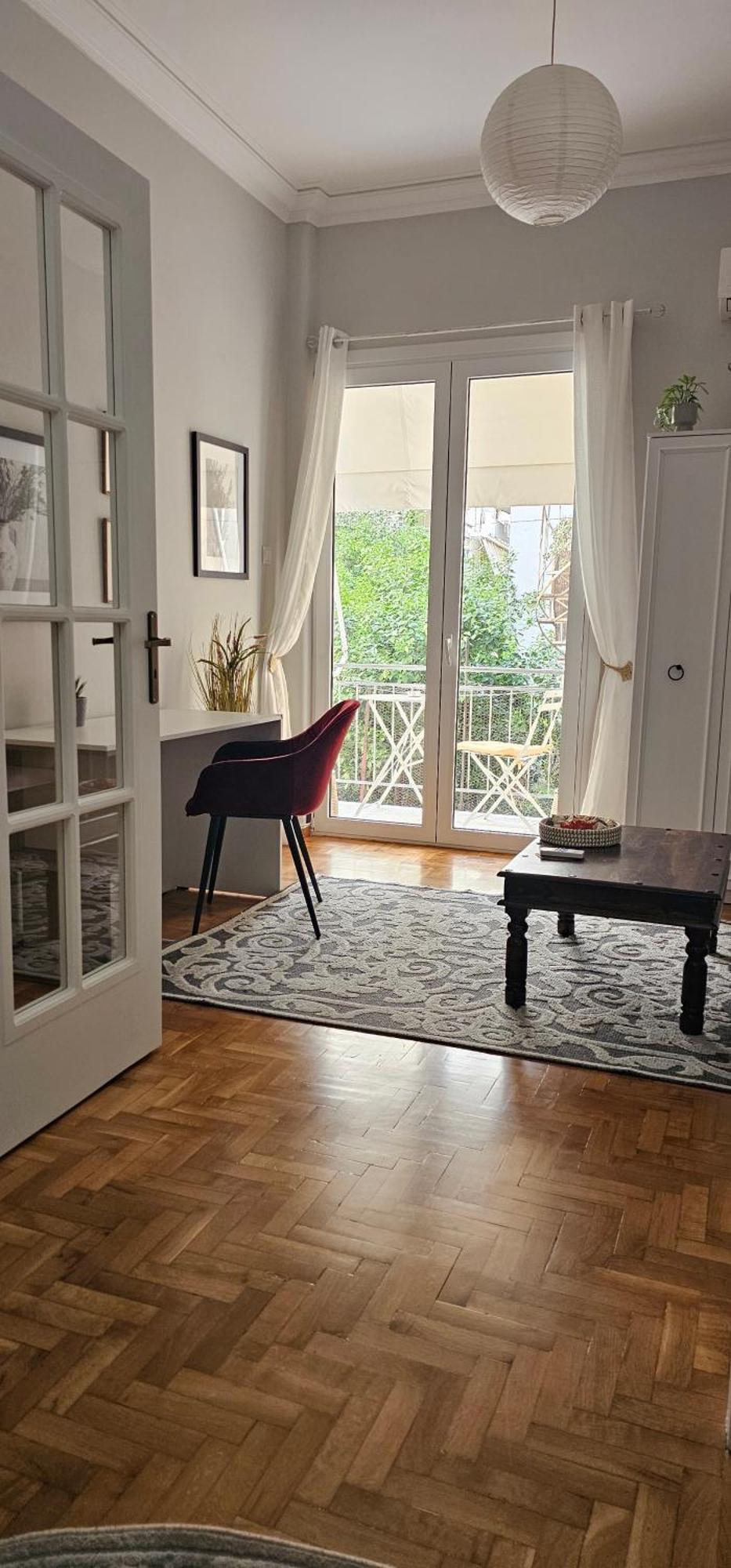 Cozy And Quiet , Convenient Location In Apartment